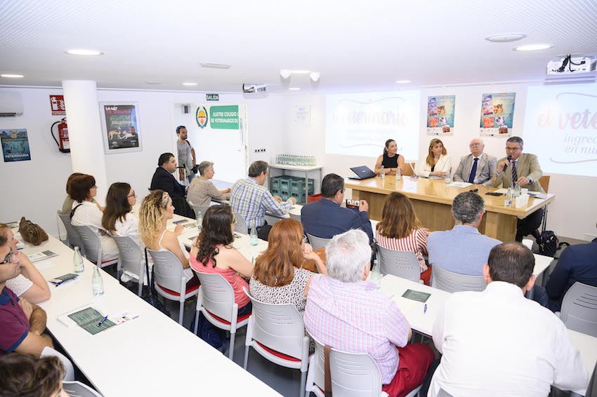 El Colegio de Almería inauguró las jornadas ‘El veterinario, ingrediente seguro en nuestra cocina’