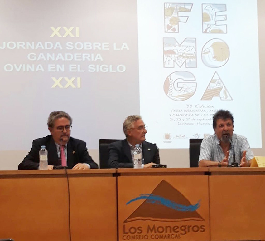 El presidente del Colegio de Huesca, Fernando Carrera, presentó la Jornada de FEMOGA