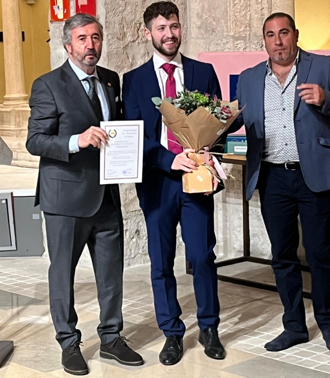 Diego Villalaín Hernando recogió el VI Premio Félix Pérez y Pérez del Colegio de Burgos