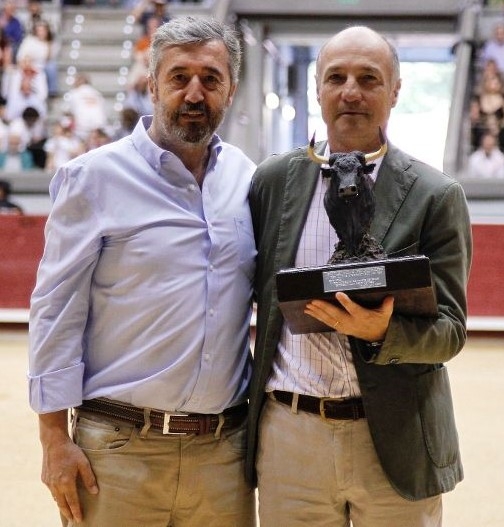  Juan Pedro Domecq recogió el trofeo al toro más bravo de la feria de 2023 que otorga el Colegio de Veterinarios de Burgos