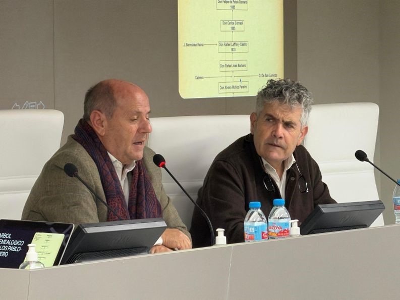 Jos&eacute; Luis Algora analiz&oacute; en el Colegio de C&aacute;ceres la gesti&oacute;n veterinaria de mejora efectuada en la ganader&iacute;a de Partido de Resina 