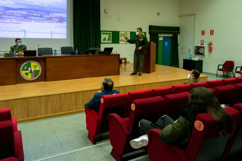 La veterinaria militar como salida profesional, contenido de una sesión organizada por el Colegio y la Facultad de Cáceres