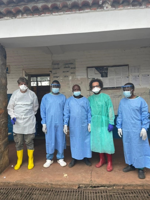 El Colegio de Cádiz responde a la llamada del veterinario Luis Flores desde el Congo para el control de la viruela del mono