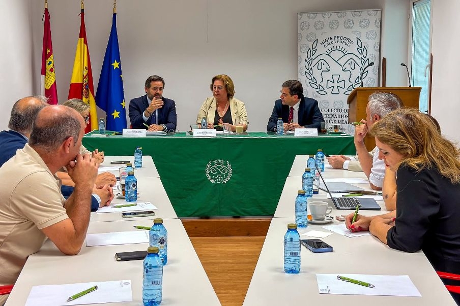 Veterinarios de Ciudad Real trasladan al Partido Popular de Castilla-La Mancha las principales necesidades de la profesi&oacute;n veterinaria