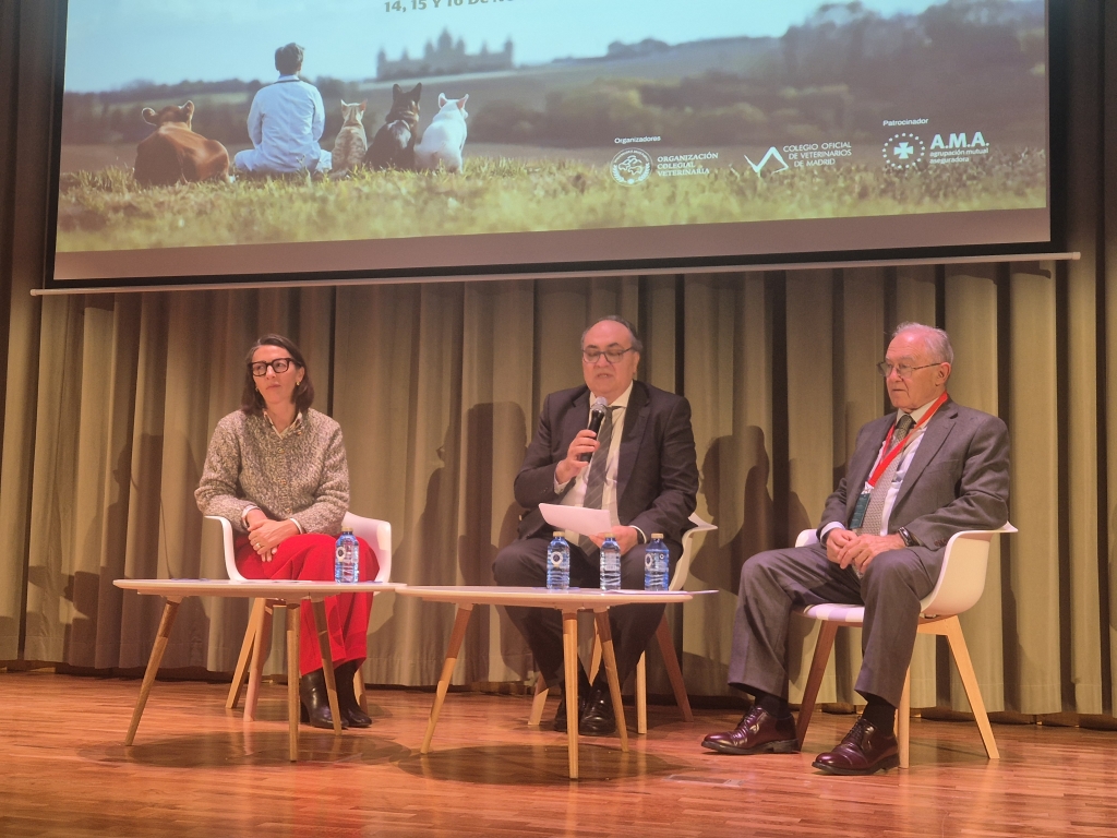 El III Congreso Internacional de Sanidad y Bienestar Animal analiza en su primera sesión la relación entre producción animal y medio ambiente