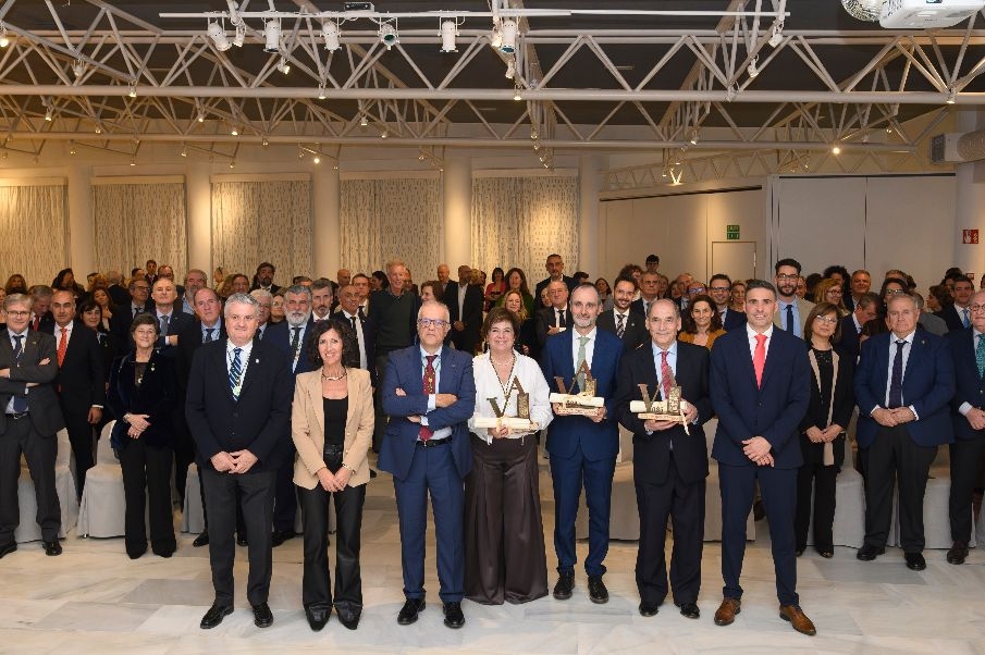 Los Premios Alb&eacute;itar reivindican en Moj&aacute;car el papel crucial de la veterinaria como garante de la salud p&uacute;blica y motor del mundo rural