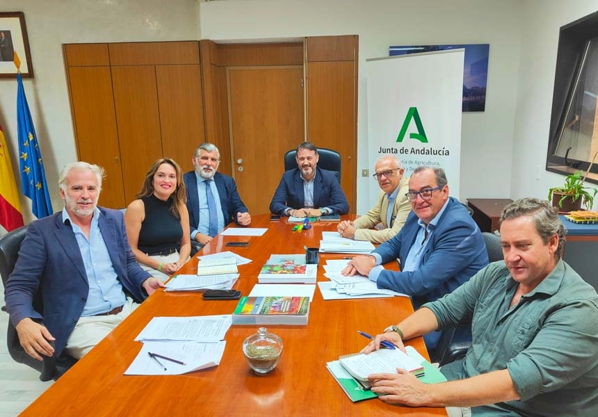 Representantes del Consejo Andaluz tratan sobre asuntos de interés con el director general de la Producción Agrícola y Ganadera de la Junta