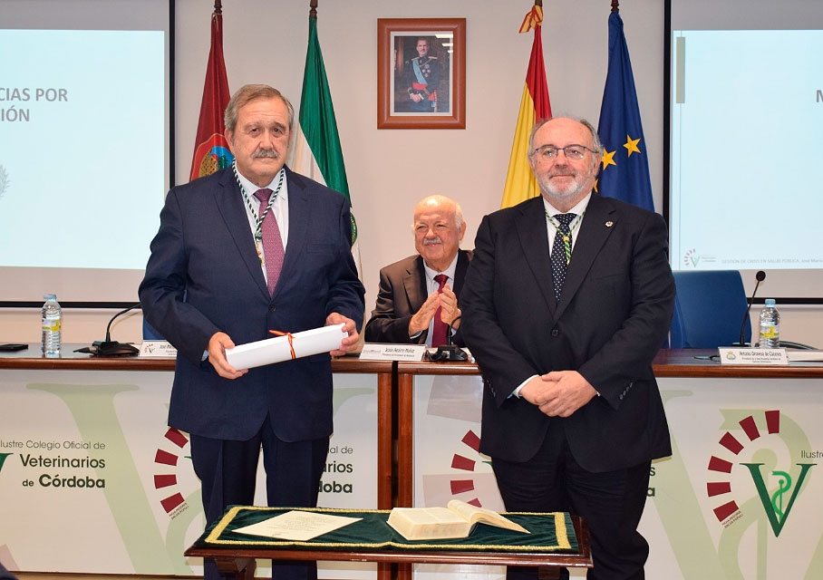 José María de Torres toma posesión como académico de la Real Academia Sevillana de Ciencias Veterinarias con un discurso sobre crisis de salud pública