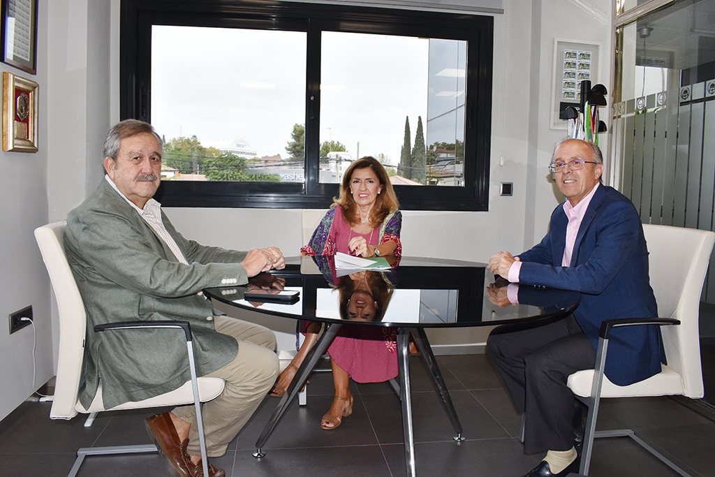 El control sanitario de las carnes de caza, eje de una reunión entre la Delegación de Salud y el Colegio de Córdoba