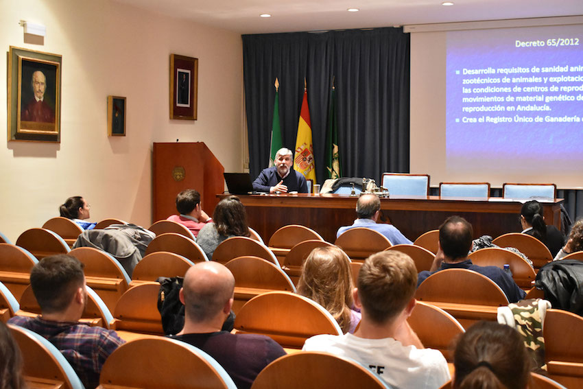 Se celebró  en la sede colegial sevillana el Curso 'Veterinarios de Directorio', homologado por el Consejo Andaluz