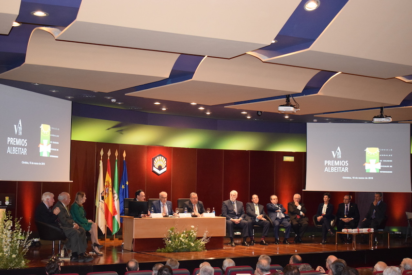 Ana Pastor, la Junta de Andalucía y el Nobel Peter Doherty reciben los Premios Albéitar 2018 del Consejo Andaluz