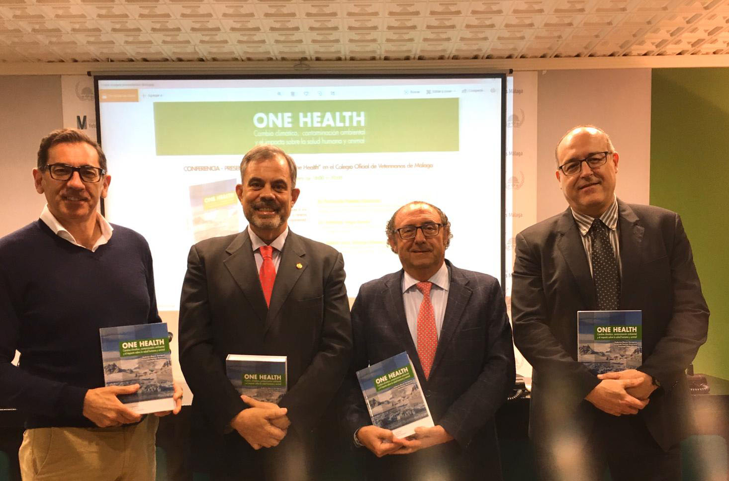 El Colegio de Málaga acogió la presentación del libro One Health, cambio climático, contaminación ambiental y sus efectos sobre la salud humana y animal