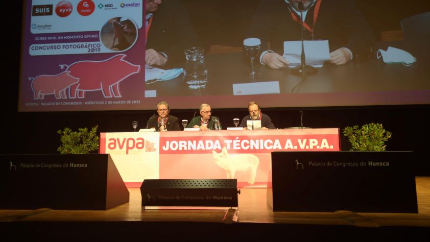 Mercados exteriores, la SIGE y cepas de alta virulencia del PRRS centran la jornada técnica de los veterinarios de porcino de Aragón