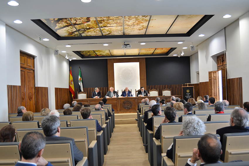 Sesión solemne de la Academia de Ciencias Veterinarias de Extremadura en memoria del académico Juan Ramón Castaño