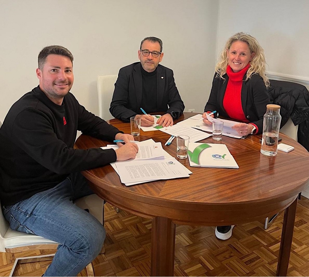 Roger Bellet, Miquel Molins y Montserrat Mínguez durante el encuentro