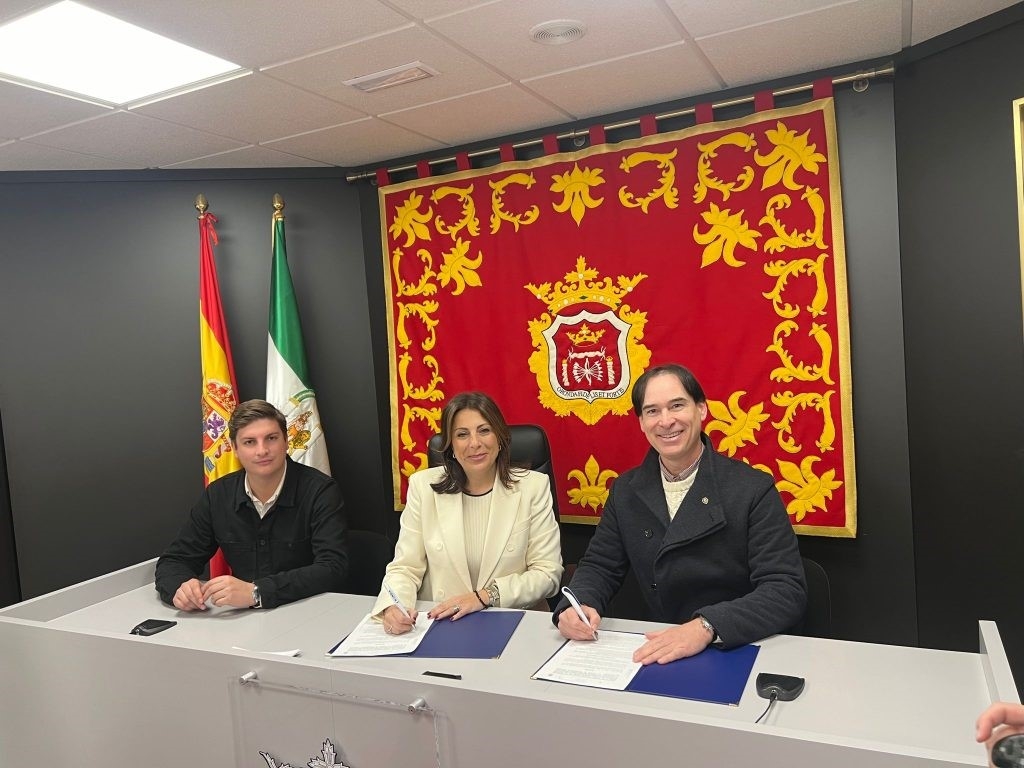 El delegado de Medio Ambiente, la alcaldesa de Ronda y el presidente colegial