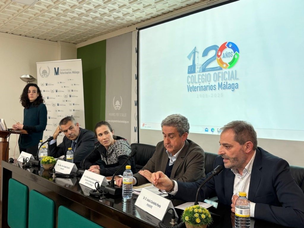 Los riesgos sanitarios de las colonias felinas y su afección a la biodiversidad centraron una jornada formativa del Colegio de Málaga