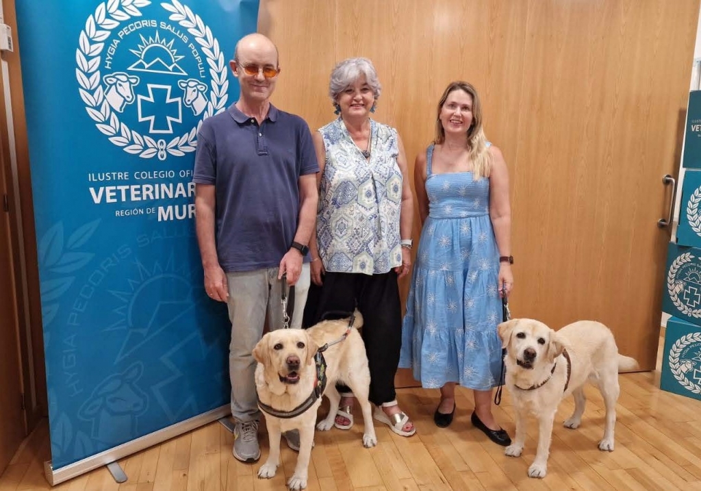 El Colegio de Veterinarios de Murcia renueva su colaboraci&oacute;n con la Asociaci&oacute;n de Usuarios de Perros Gu&iacute;a