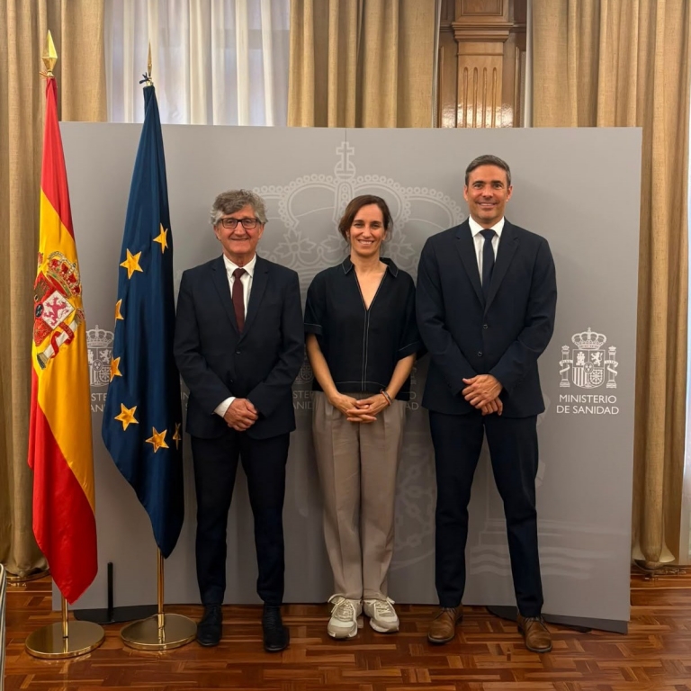 M&oacute;nica Garc&iacute;a y la OCV abordan v&iacute;as de colaboraci&oacute;n para reforzar el papel sanitario de la veterinaria