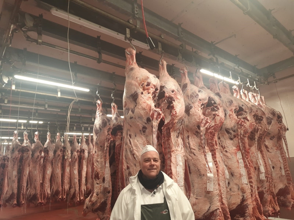 Fernando Mart&iacute;nez S&aacute;nchez: las relevantes funciones de la profesi&oacute;n  antes, durante y despu&eacute;s del sacrificio animal