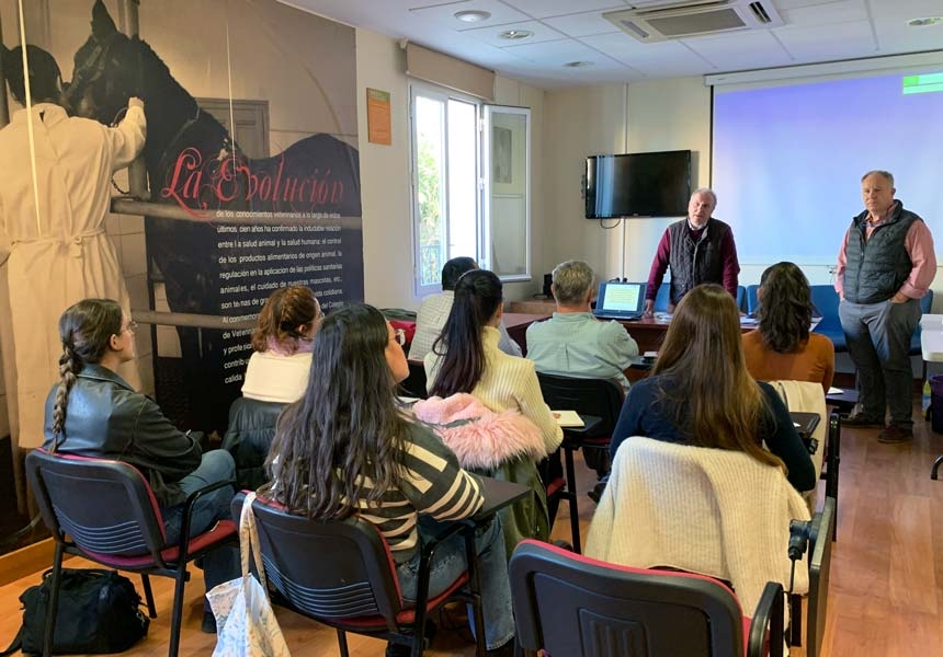 El Colegio de Sevilla, escenario del curso práctico de digestión artificial para el diagnóstico de triquina en carnes de caza