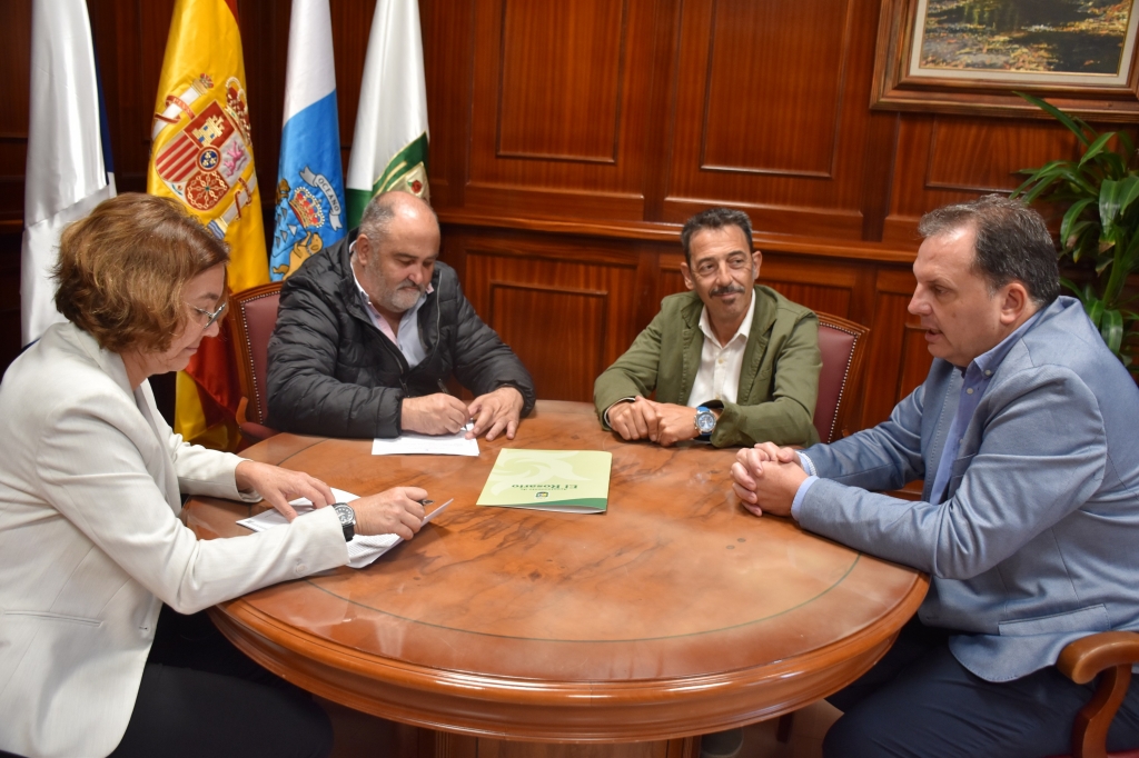 El Ayuntamiento de El Rosario y el Colegio de Tenerife suscriben un convenio para elaborar el censo de animales de compañía