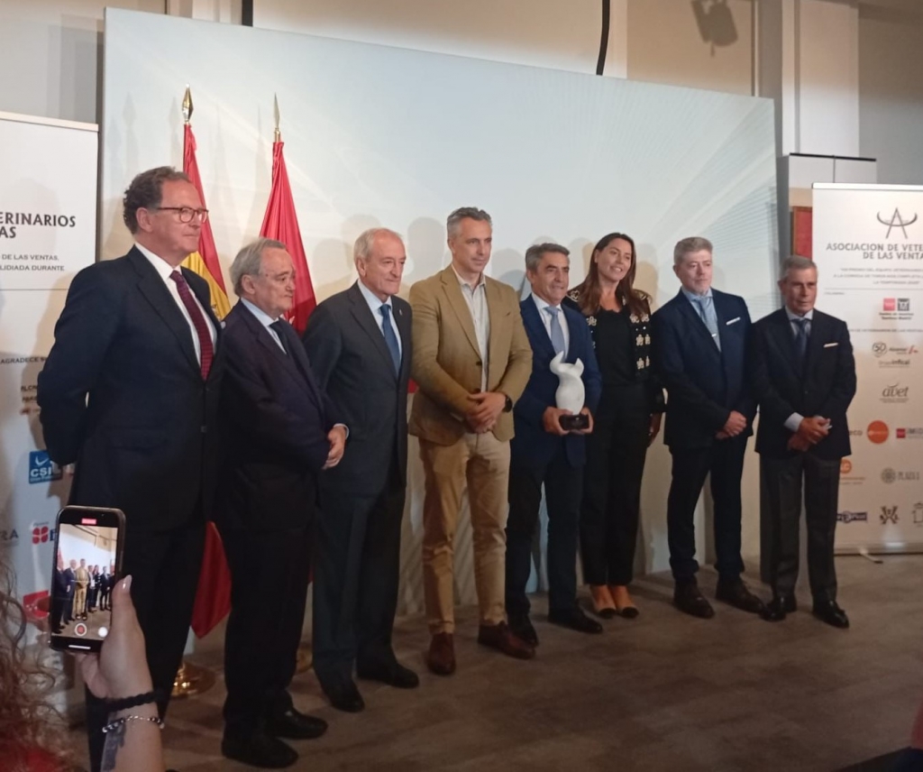 Victorino Mart&iacute;n recogi&oacute; el VIII Premio del Equipo Veterinario de Las Ventas a la corrida m&aacute;s completa lidiada en 2025